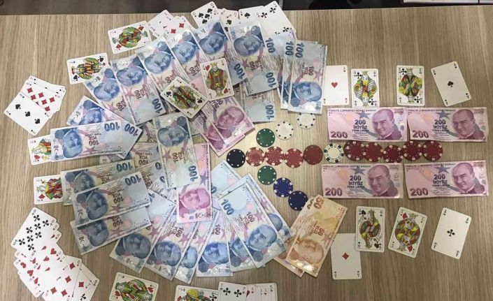 Antalya’da kumar oynayan 6 şahsa 10 bin 914 TL para cezası