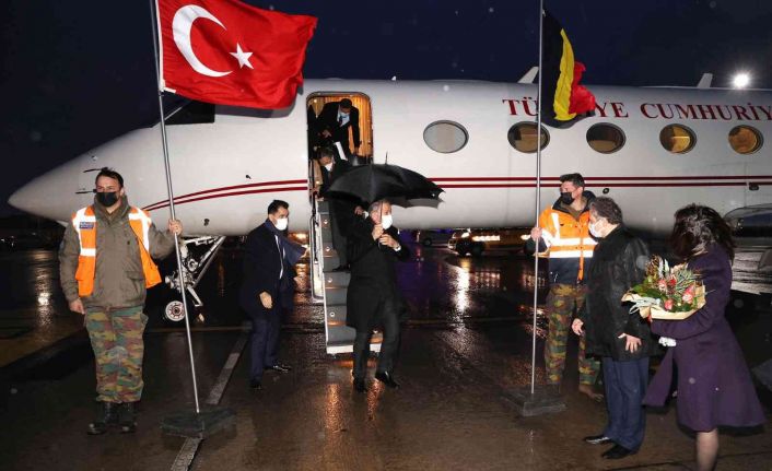 Bakan Akar, NATO Savunma Bakanları Toplantısı için Brüksel’e ulaştı