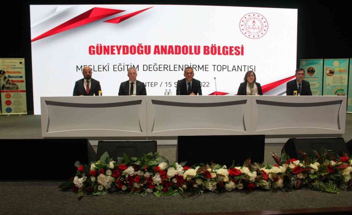 Bakan Özer: “Mesleki Eğitim Liseleri ile, 28 Şubat zihniyetinin kat sayı uygulamasının kaybettirdiği özgüveni yeniden sağlıyoruz”