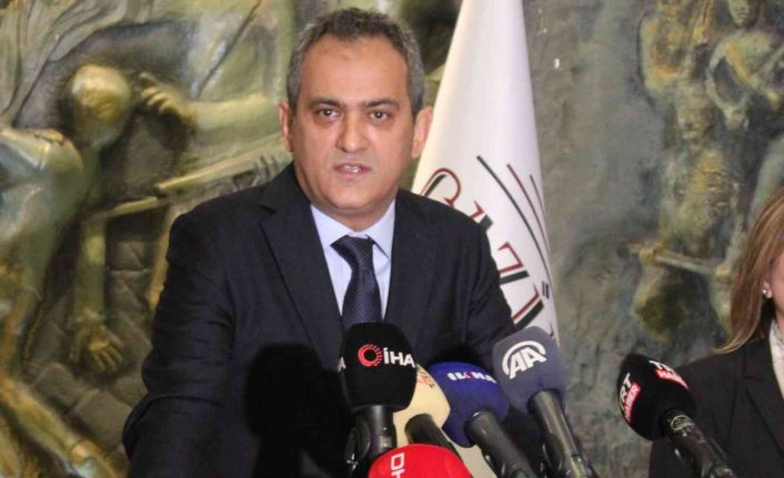 Bakan Özer: "Salgın nedeniyle tüm sınıfları kapalı olan okulumuz bulunmamakta”