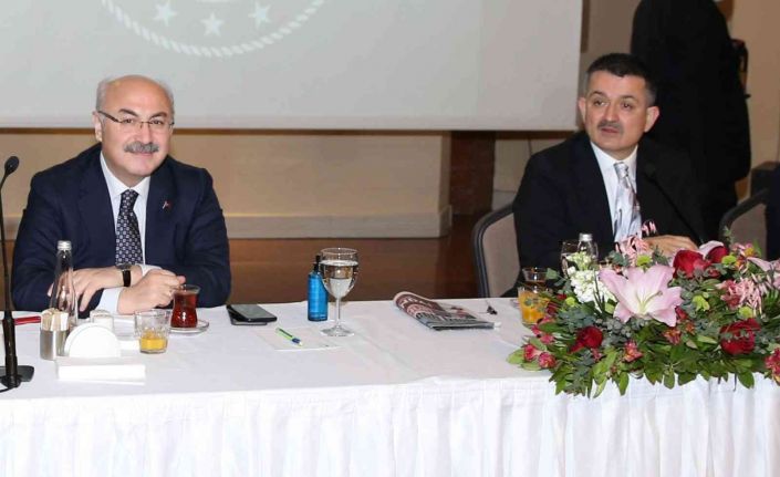 Bakan Pakdemirli: "Vatandaş, zor koşullarda yöneticileri yanında görmek istiyor"