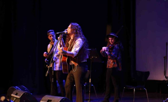 Barış Manço ve Cem Karaca Kartal’da ‘Ustalara Saygı Konseri’ ile anıldı