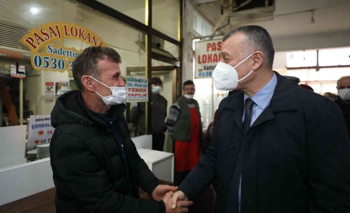 Başkan Büyükakın, Kandıra’da yapılacak yeni kent meydanı için esnafla bir araya geldi