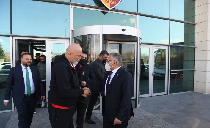 Başkan Büyükkılıç’tan Kayserispor’a moral ziyareti