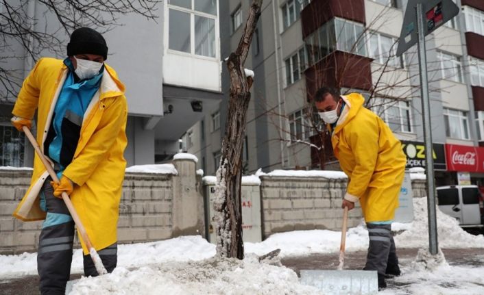 Başkan Çolakbayrakdar, “Biz, yolları açarız. güzellik ve bereket olan kar, yeter ki yağsın”
