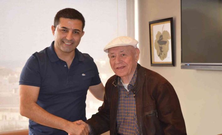 Başkan Günel hayatını kaybeden ünlü sanatçı  Muvaffak Falay için başsağlığı mesajı yayınladı