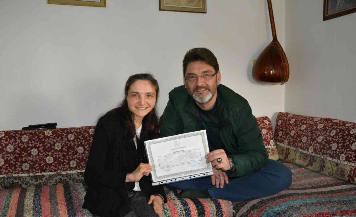 Başkan İşlek’ten lise diplomasını alan engelli kıza üniversite eğitim masraflarını karşılama sözü