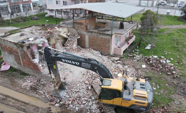 Başkan Özcan, Yeşil Mahalle’de incelemelerde bulundu