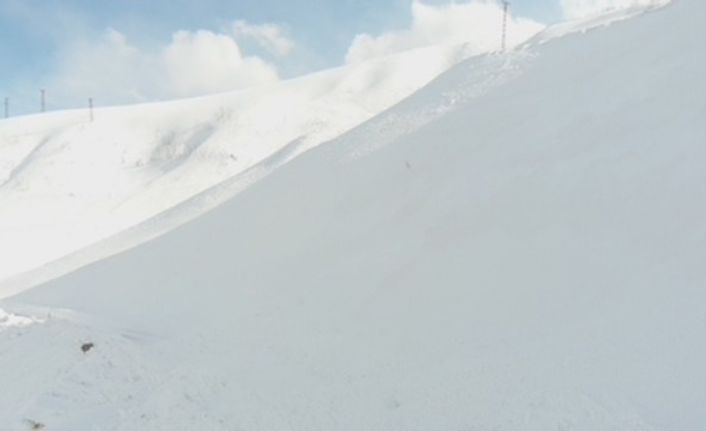 Bingöl’de çığ nedeniyle kapanan yol ulaşıma açıldı