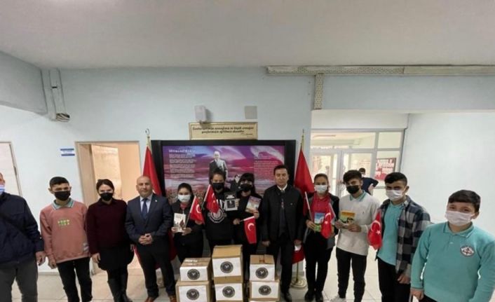“Bir Kitap Bir Çocuk” ile Gümüşlük Ortaokulu’na “Bin 500” Kitap