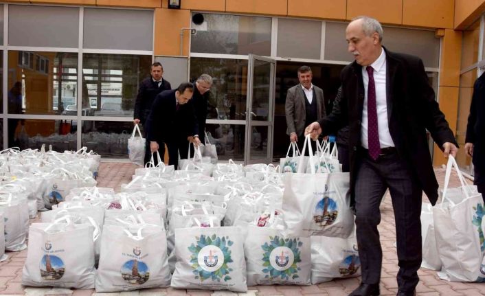 Bu ilçede zengin fakir demeden herkese eşit yardım yapılıyor