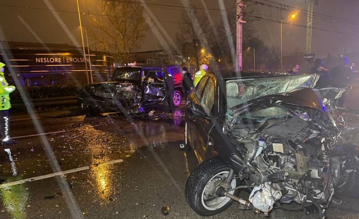 Bursa’da alkollü sürücülerin karıştığı zincirleme kazada 1 kişi öldü, 1 kişi yaralandı