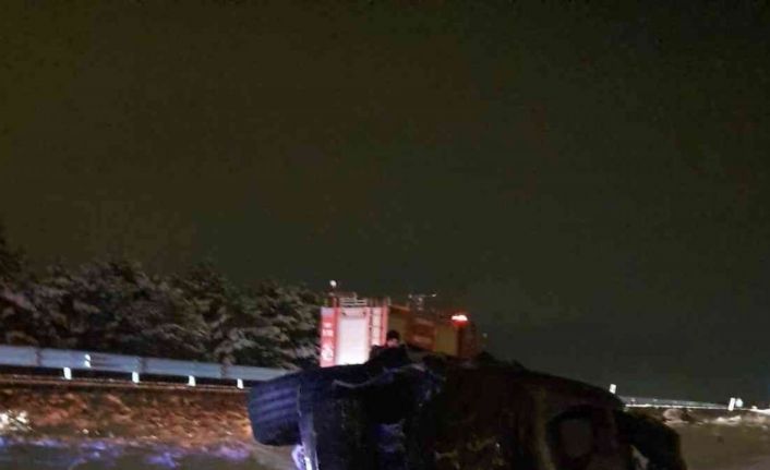 Büyükbaş hayvanlara çarpan otomobilin sürücüsü yaşamını yitirdi