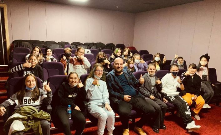 Canik’teki genç tiyatrocuların oyun heyecanı