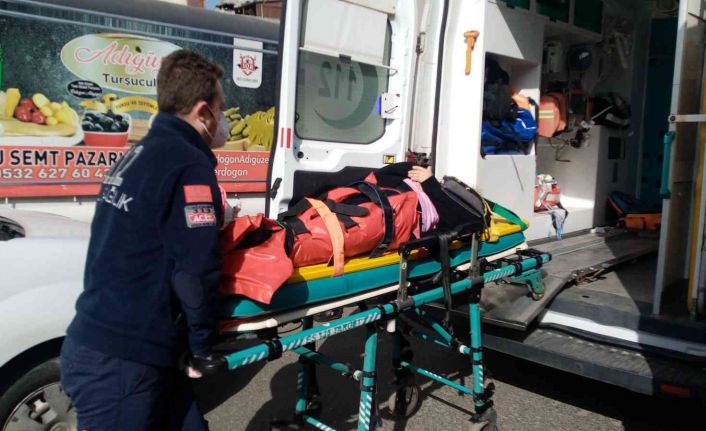 Çarpar diye panikledi, dengesini kaybederek düşüp yaralandı