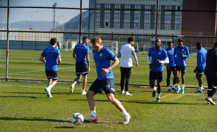 Çaykur Rizespor, Galatasaray hazırlıklarını çift antrenmanla sürdürdü