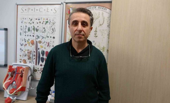 Çelik: "Covid-19 geçirenlerin hastalık sonrası böbrek fonksiyonlarını kontrol ettirmesi gerekiyor"