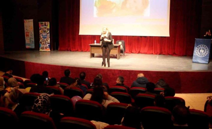 Çocuklarda sağlıklı beslenme ve spor konferansı