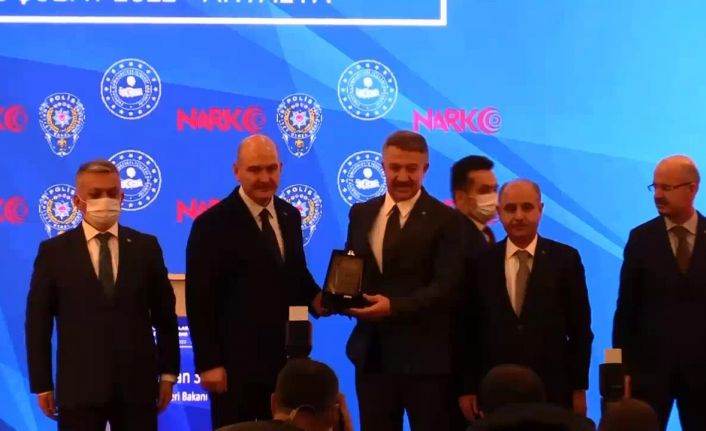 Diyarbakır Emniyeti ‘NARKO-ALAN 2.0’ birincilik ödülünü Bakan Soylu’nun elinden aldı