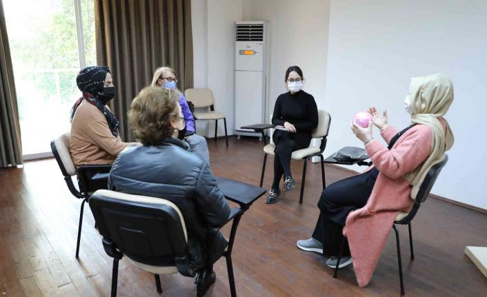 Engelli yakınları grup eğitimi ile moral ve destek buluyor