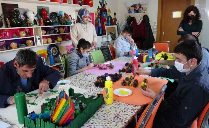 Engelliler bakım ve rehabilitasyon merkezi ile hayata tutunuyor