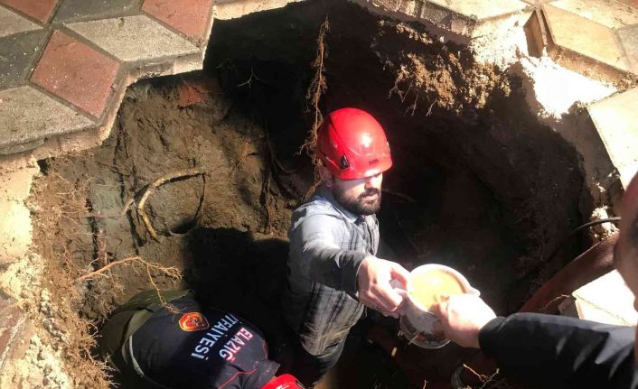 Evine giderken bir anda kendini yeraltında buldu, itfaiyenin 2 saatlik çalışması ile kurtarıldı