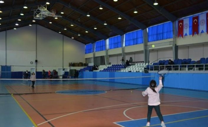 Gediz’de Şehit Cavit Kaçmaz Kort Tenisi Turnuvası final maçlarıyla sona erdi