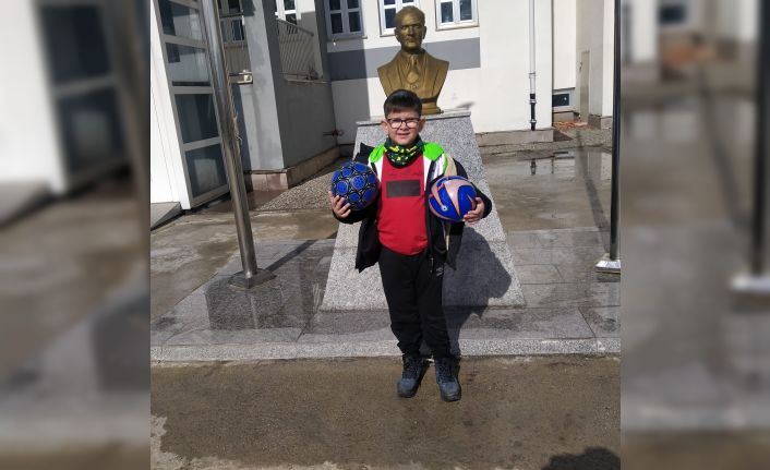 Geri dönüşüm puanlarını biriktirdi hayalindeki topa kavuştu