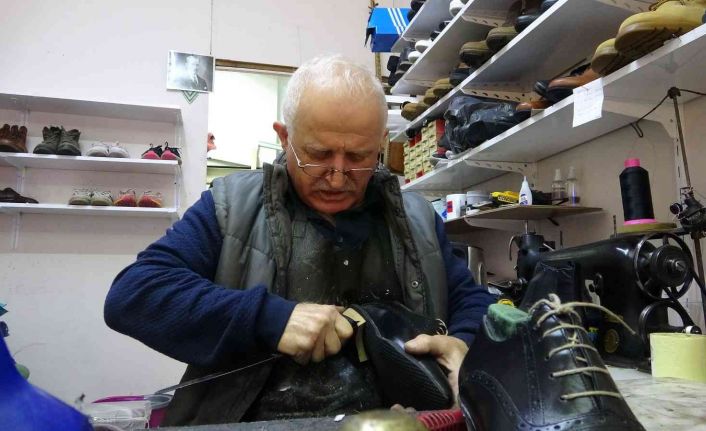 Giresunlu ayakkabı ustası fabrika üretimine karşın yarım asırdır el emeği ayakkabı üretmeyi sürdürüyor