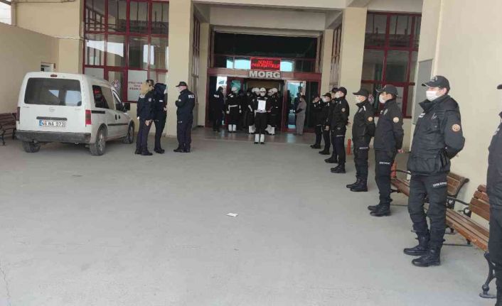 Görevi başında rahatsızlanıp ölen polis memuru dualarla memleketi Şanlıurfa’ya gönderildi