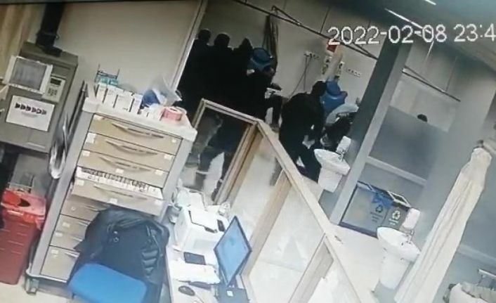 Gözü dönen hasta yakınları 5 hastane personelini feci şekilde darp etti