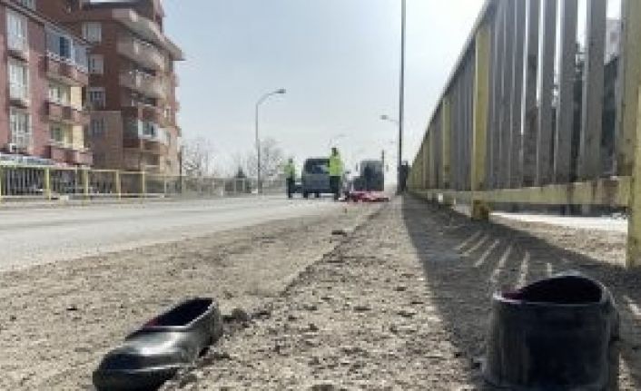 Hafif ticari aracın çarptığı yaşlı adam hayatını kaybetti