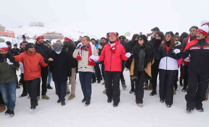 Hakkari’de 4. Kar Festivali renkli görüntülere sahne oldu