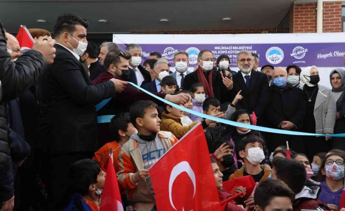 İldem Akıl Küpü Kütüphanesi ve Eski Çınarlar Yaşam Merkezi açıldı