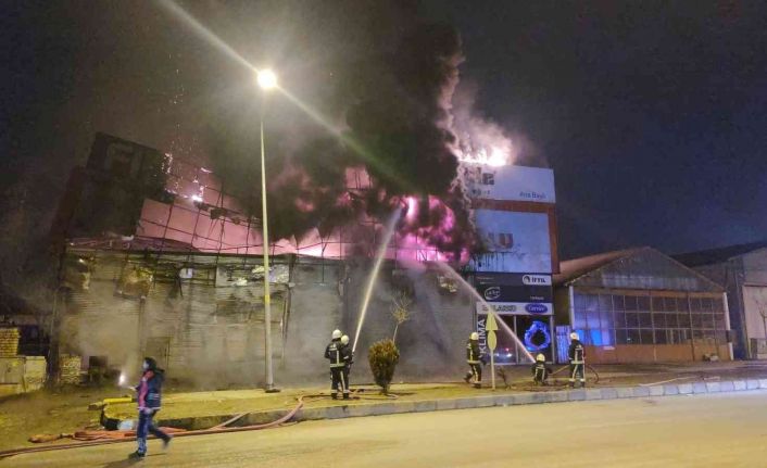 İş yerinde çıkan yangın korkuttu