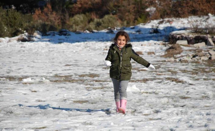 İzmirlilerin kar keyfi sürüyor