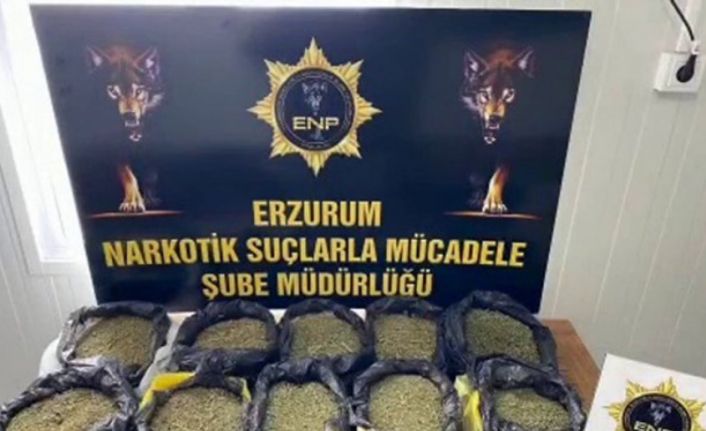 İzne çıkan uzman çavuş valiz içine sakladığı 10 kilo 50 gram uyuşturucu maddesi ile yakalandı