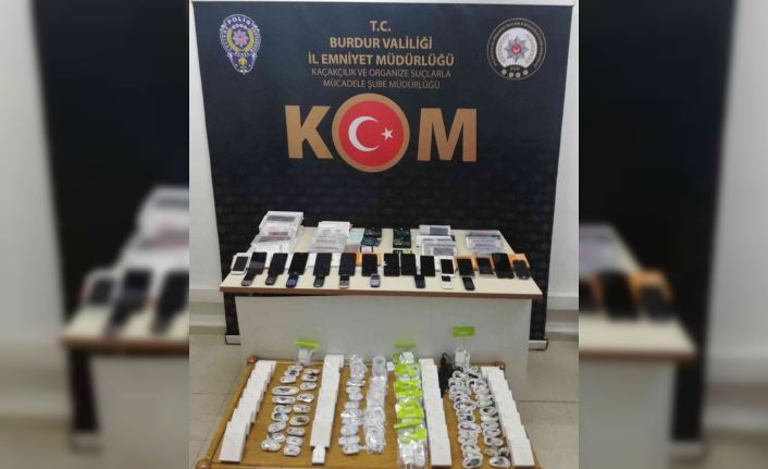 Kaçak cep telefonu  satan ve imei klonlayan 6 işyerine operasyon düzenlendi