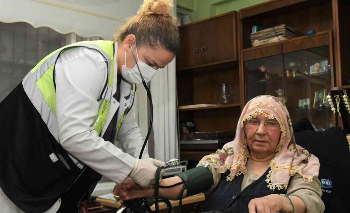 Kadın hastadan sağlık ekibine ‘cümbüşlü’ teşekkür