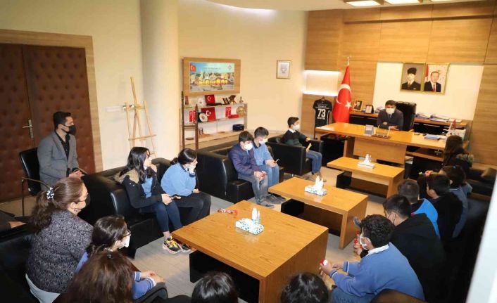 Kaymakam Tunç, Vergi Haftası’nda öğrencilerle bir araya geldi