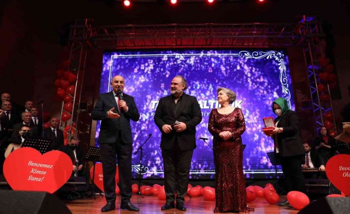 Keçiören, Ayşe Taş ve Hakan Aysev konseriyle unutulmaz bir gece yaşadı