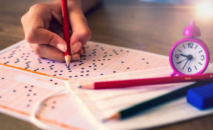 Kendini daha güvende ve özgüvenli hisseden çocuk sınavlarda daha başarılı oluyor