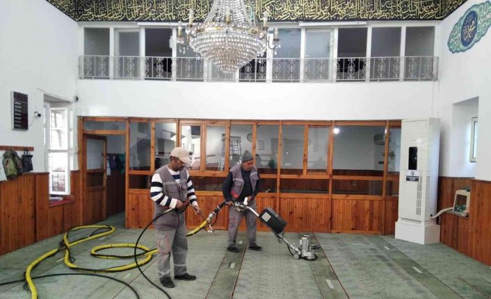 Kilis’te camiler temizleniyor