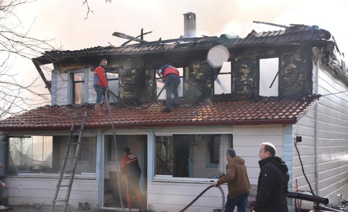 Kış günü evsiz kaldılar