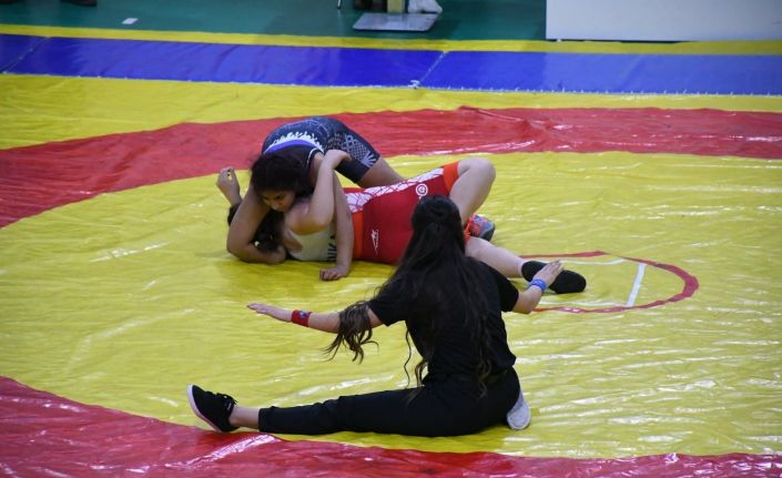 Köyceğiz’de Kadınlar Serbest Güreş Şampiyonası yapıldı