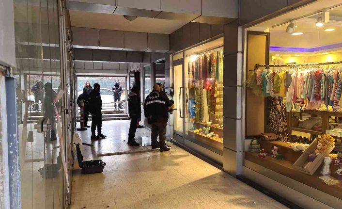 Kültürlü hırsız, bulduğu paraların yanında hikaye ve roman kitaplarını da çaldı