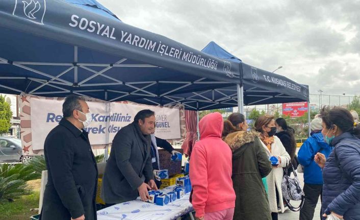 Kuşadası Belediyesi’nden Kandil Simidi ikramı