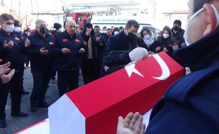 Kütahya’da 189 günlük yaşam savaşını kaybeden itfaiye eri son yolculuğuna uğurlandı
