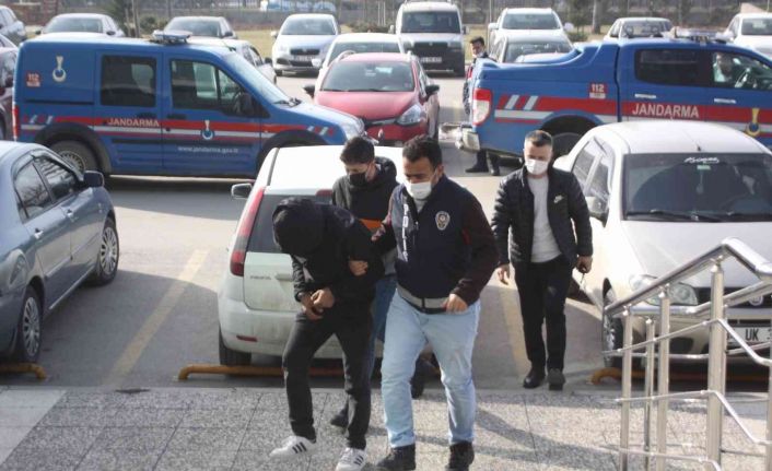 Marketten alkol ve sigara çalan hırsız adliyeye sevk edildi