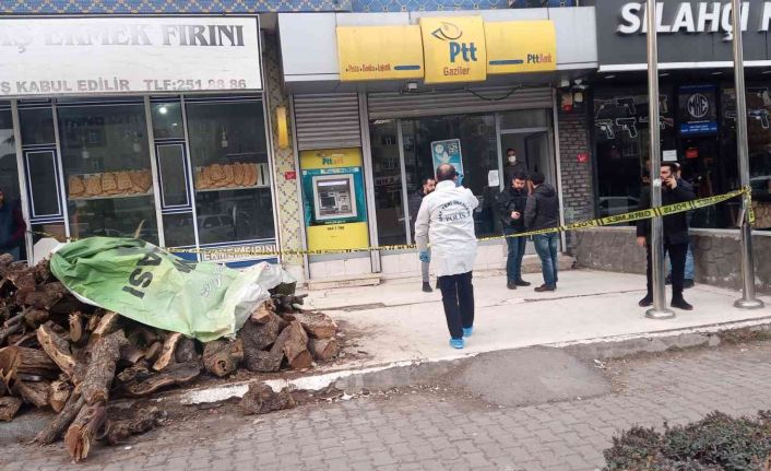 Maskeli, silahlı soyguncular PTT şubesinden 20 bin TL çalarak kayıplara karıştı